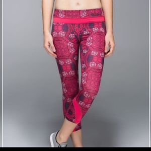 Lululemon Run: Inspire Crop II Size 8 leggings Rose print Pink